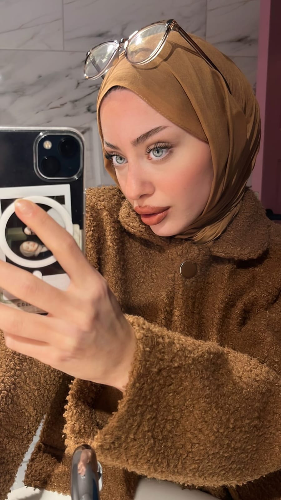 İstanbul türbanlı öğrenci genç escort Azra ben